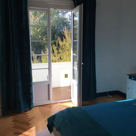 Bleue Avec Tv Bureau Balcon Labouheyre